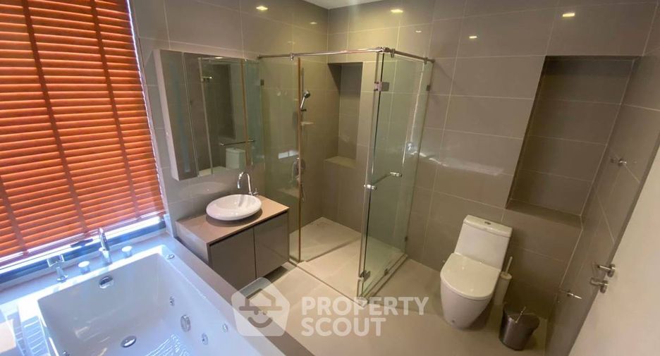 For rent 2 bedrooms condo in Bang Rak, Bangkok