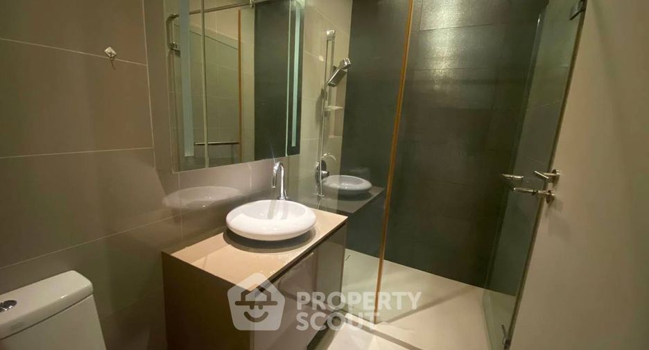 For rent 2 bedrooms condo in Bang Rak, Bangkok