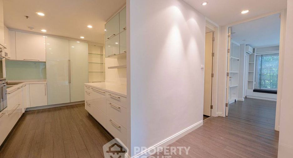For rent 3 ベッドルーム condo in Huai Khwang, Bangkok