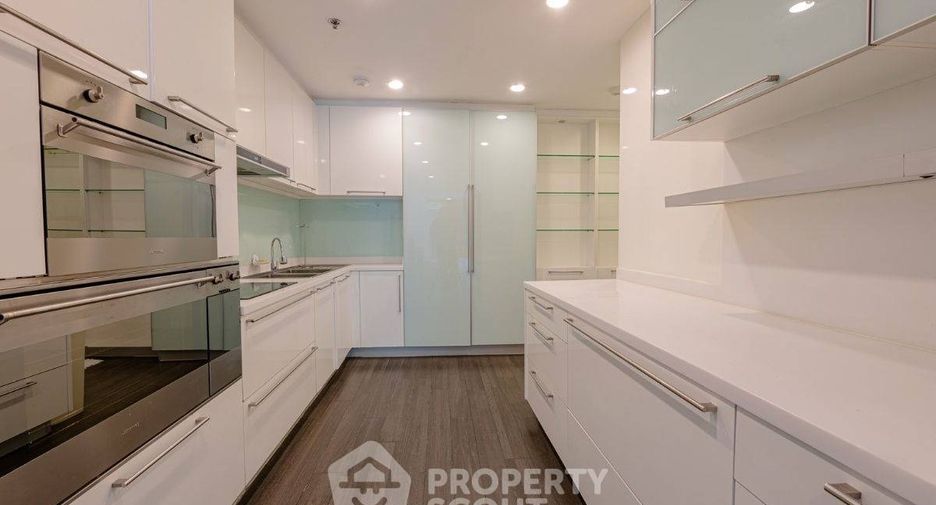 For rent 3 ベッドルーム condo in Huai Khwang, Bangkok