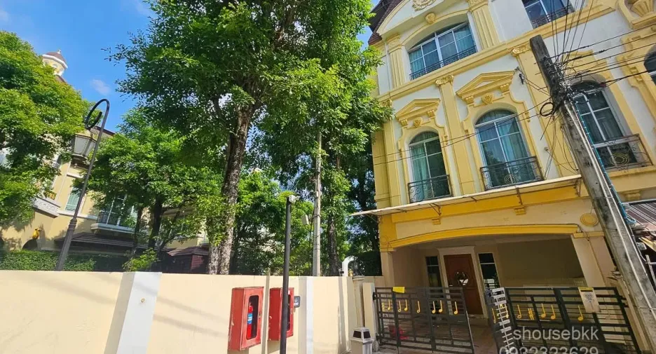 Haus zur Miete mit 3 Zimmer in Yan Nawa, Bangkok