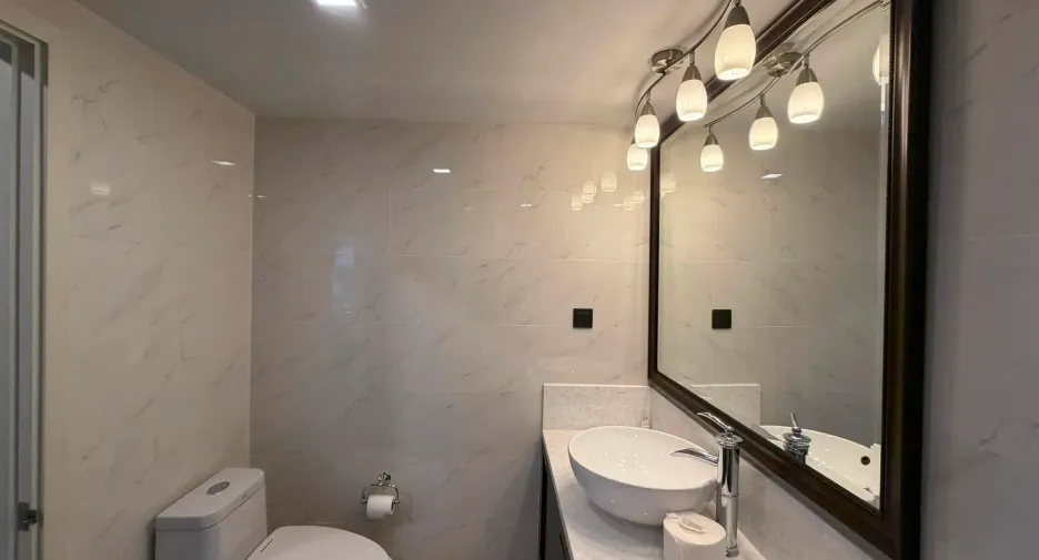 For rent 3 bedrooms condo in Yan Nawa, Bangkok
