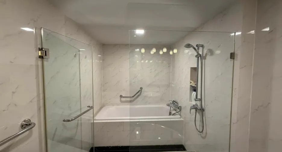 For rent 3 bedrooms condo in Yan Nawa, Bangkok