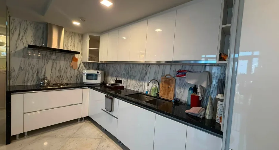 For rent 3 bedrooms condo in Yan Nawa, Bangkok