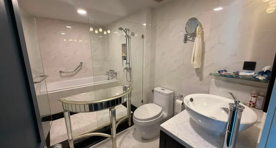 For rent 3 bedrooms condo in Yan Nawa, Bangkok