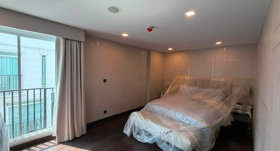 For rent 3 bedrooms condo in Yan Nawa, Bangkok