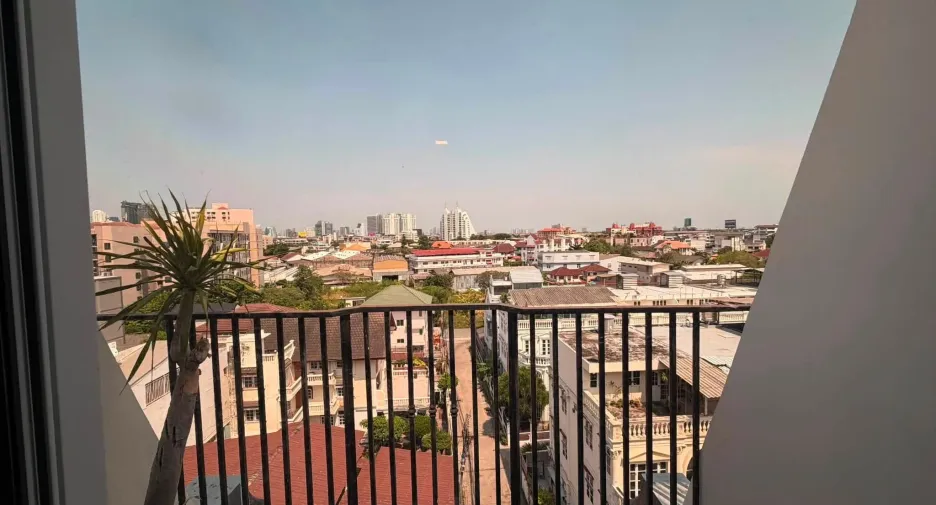 For rent 3 bedrooms condo in Yan Nawa, Bangkok