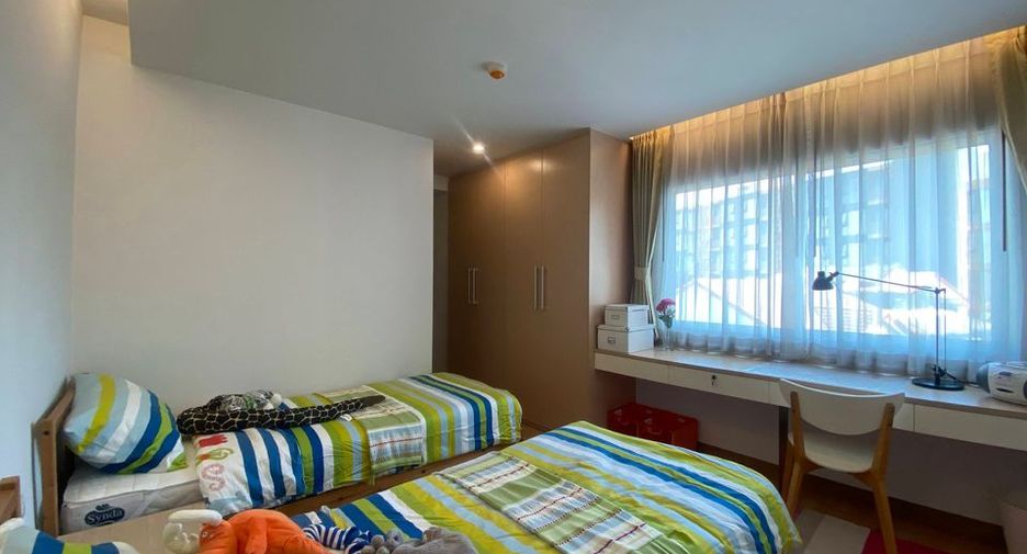 Condo en alquiler y en venta de 3 habitaciones en Phra Khanong, Bangkok