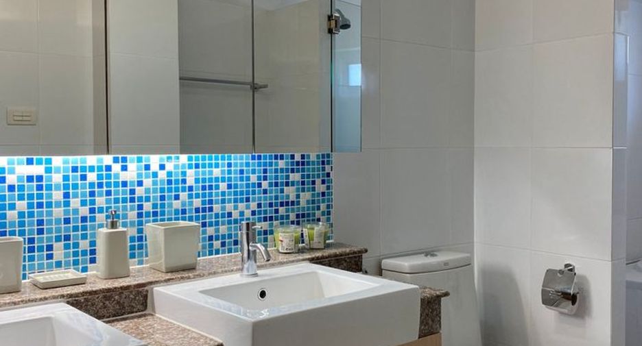 Condo en alquiler y en venta de 3 habitaciones en Phra Khanong, Bangkok