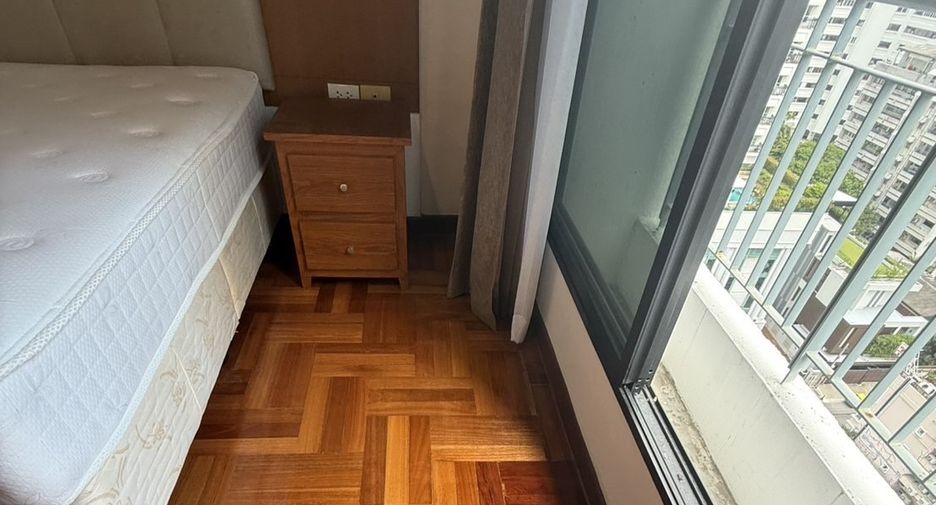 For rent 2 bedrooms condo in Watthana, Bangkok