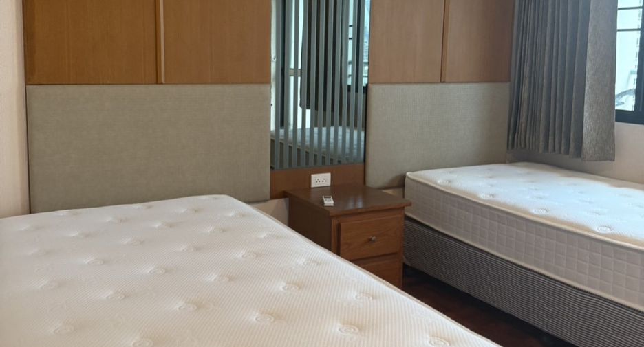 For rent 2 bedrooms condo in Watthana, Bangkok