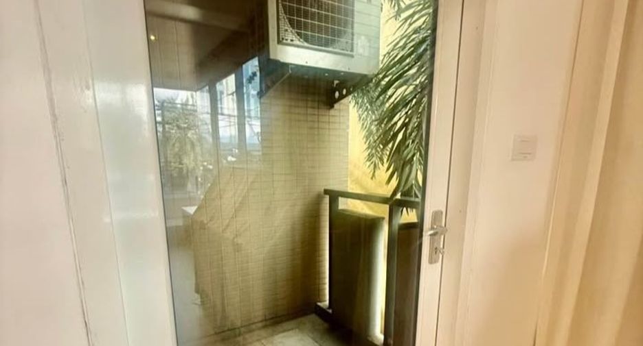 For rent 3 bedrooms condo in Pathum Wan, Bangkok
