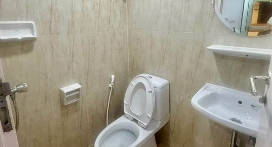 For rent 3 bedrooms condo in Pathum Wan, Bangkok
