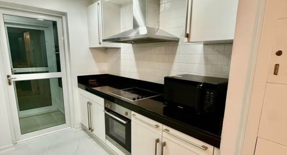 For rent 3 bedrooms condo in Pathum Wan, Bangkok