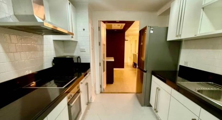For rent 3 bedrooms condo in Pathum Wan, Bangkok