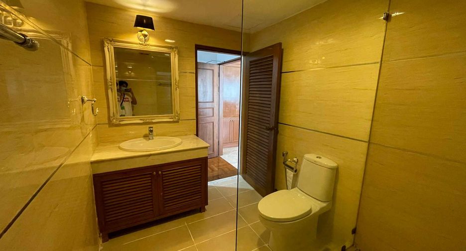 For rent 3 ベッドルーム condo in Watthana, Bangkok
