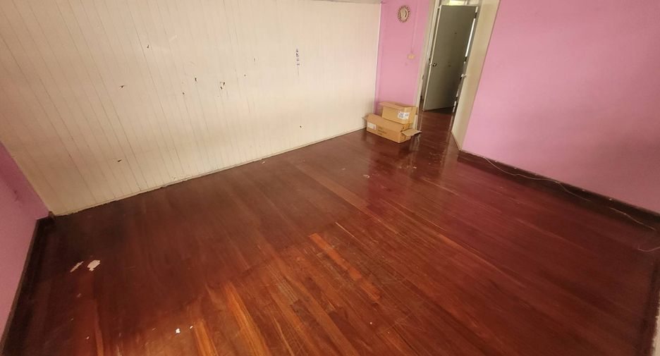 For rent 3 bedrooms house in Watthana, Bangkok