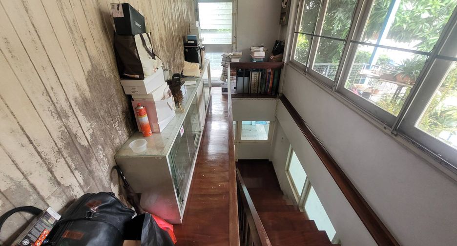 For rent 3 bedrooms house in Watthana, Bangkok
