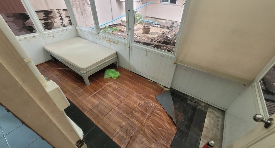 For rent 3 bedrooms house in Watthana, Bangkok