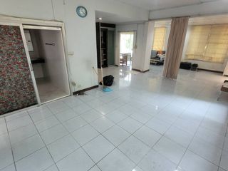 For rent 3 bedrooms house in Watthana, Bangkok
