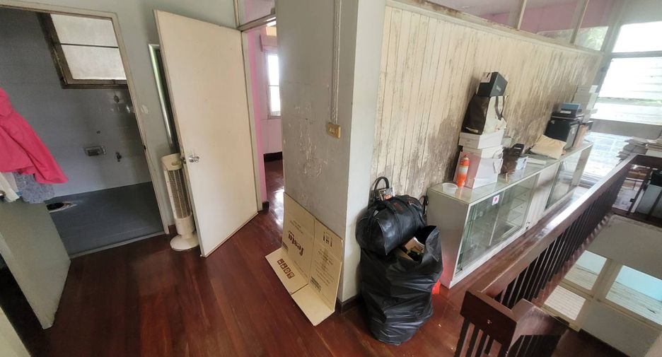 For rent 3 bedrooms house in Watthana, Bangkok