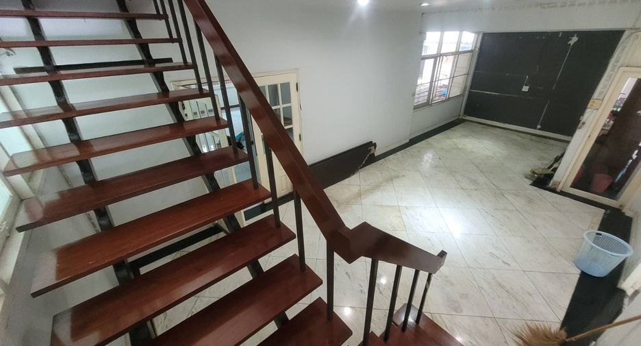 For rent 3 bedrooms house in Watthana, Bangkok