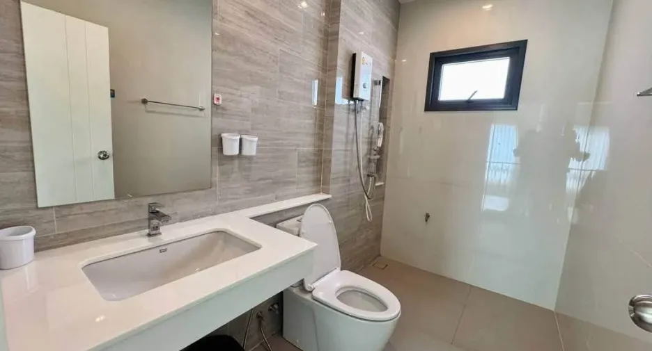 Haus zum Kauf mit 4 Zimmer in Bang Lamung, Chonburi