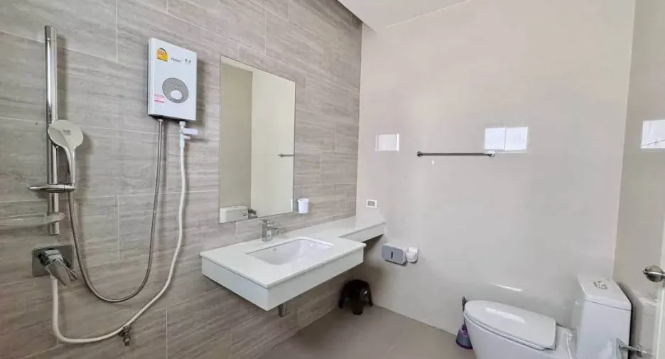 Haus zum Kauf mit 4 Zimmer in Bang Lamung, Chonburi