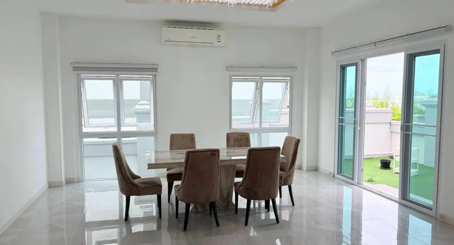 For rent 5 ベッドルーム villa in Bang Lamung, Chonburi