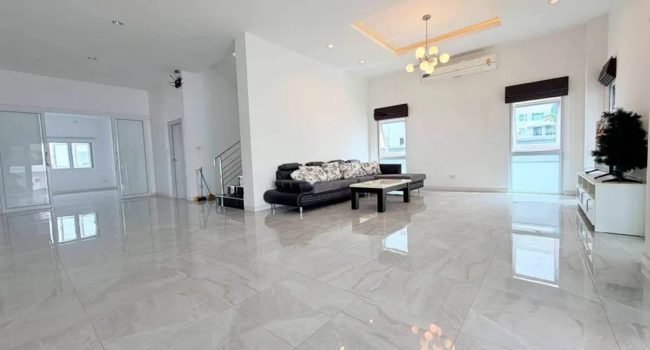 For rent 5 ベッドルーム villa in Bang Lamung, Chonburi