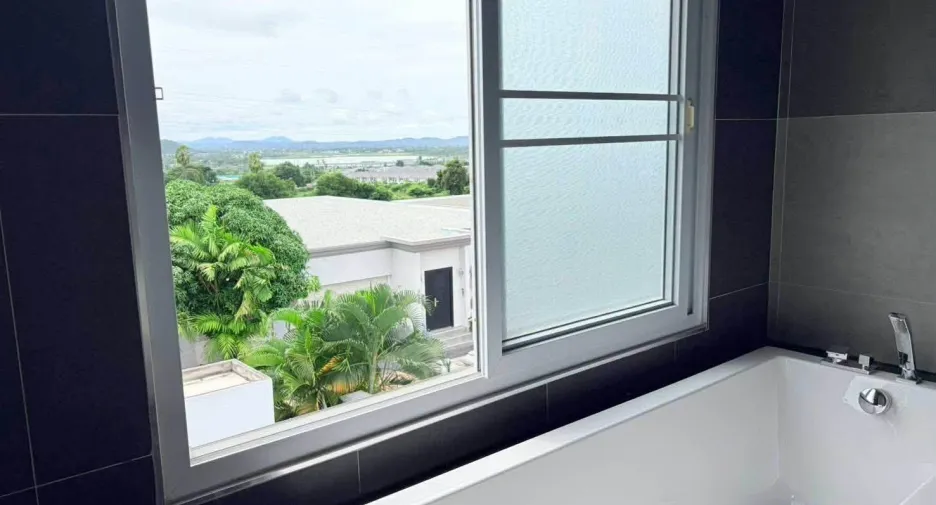 For rent 5 ベッドルーム villa in Bang Lamung, Chonburi
