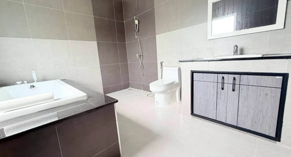 For rent 5 ベッドルーム villa in Bang Lamung, Chonburi