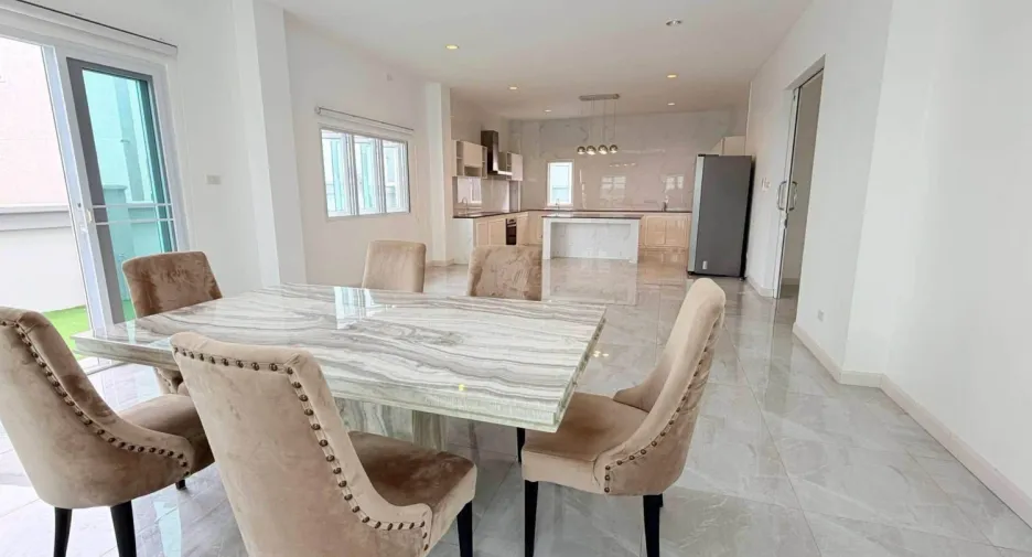 For rent 5 ベッドルーム villa in Bang Lamung, Chonburi