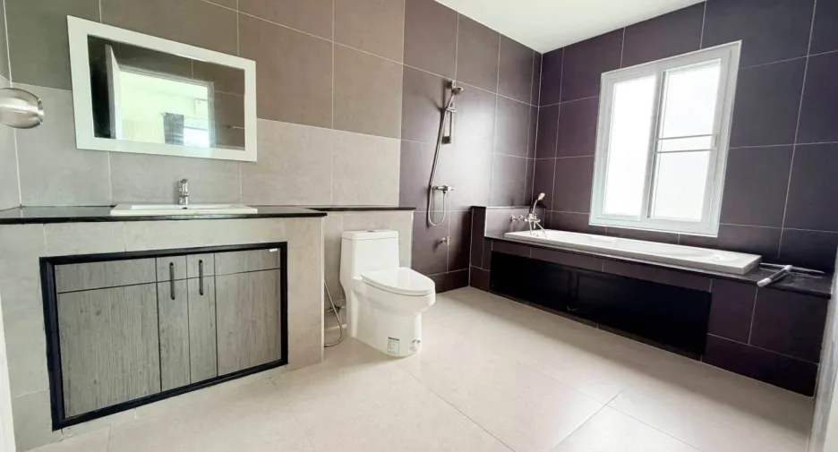 For rent 5 ベッドルーム villa in Bang Lamung, Chonburi