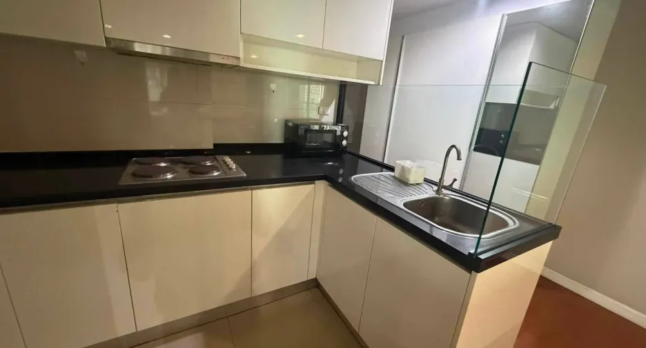 For rent 2 bedrooms condo in Huai Khwang, Bangkok