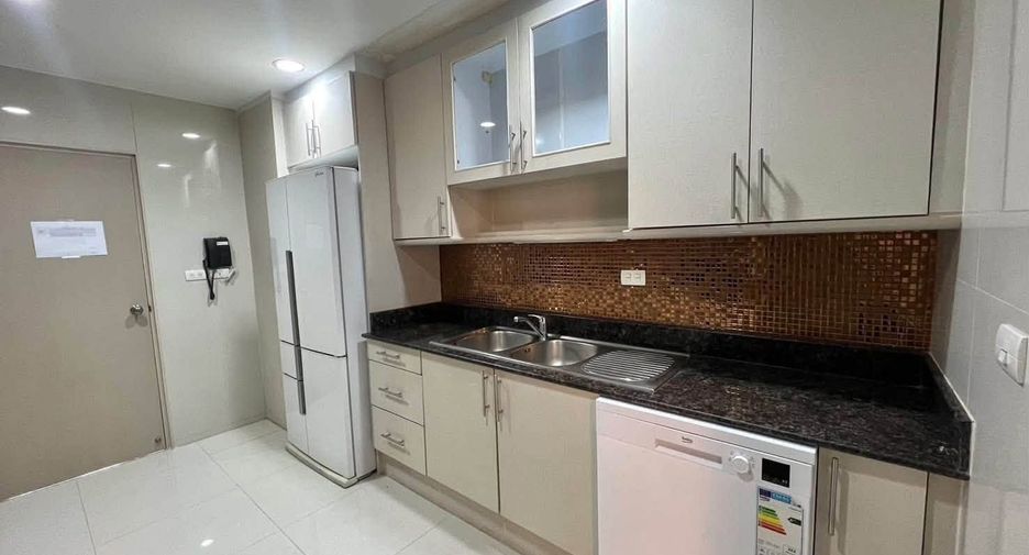 For rent 3 bedrooms apartment in Watthana, Bangkok