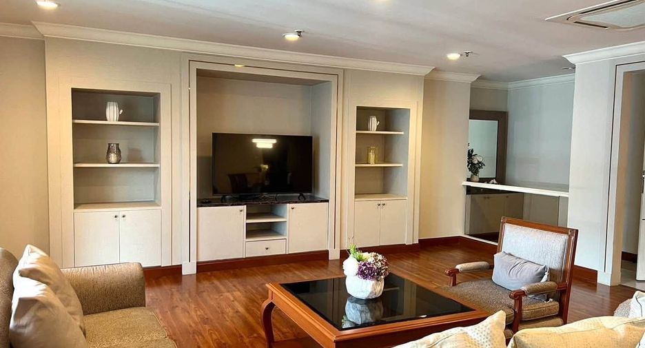 For rent 3 bedrooms apartment in Watthana, Bangkok