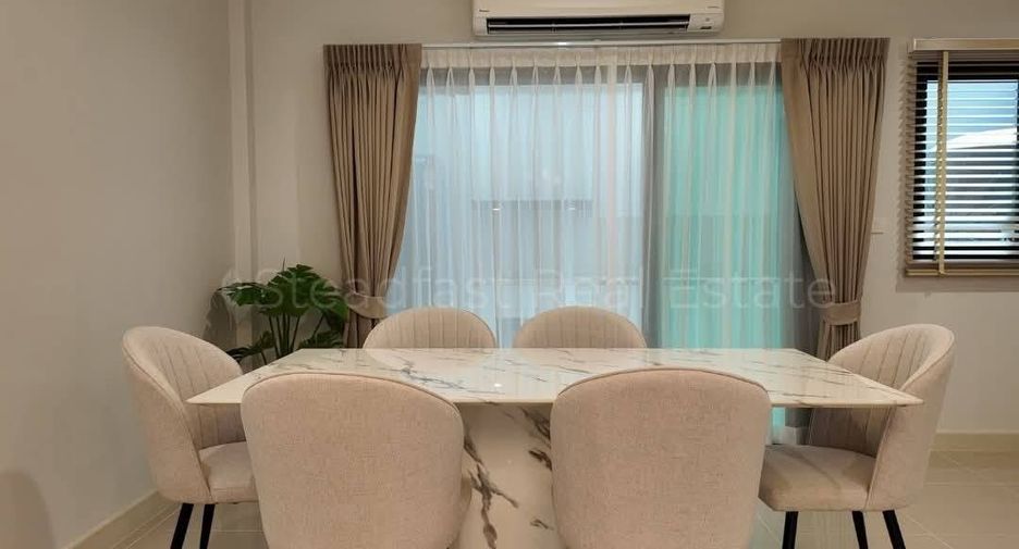 For rent 3 bedrooms townhouse in Bang Phli, Samut Prakan