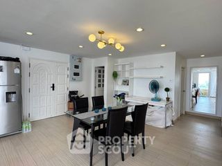 For rent 3 bedrooms condo in Huai Khwang, Bangkok
