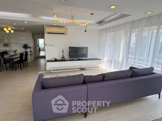 For rent 3 bedrooms condo in Huai Khwang, Bangkok