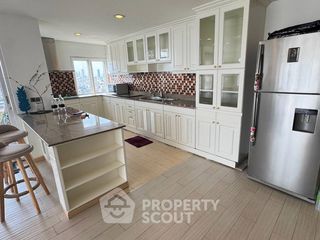 For rent 3 bedrooms condo in Huai Khwang, Bangkok