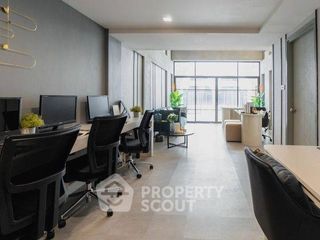 Casa adosada en venta de 2 habitaciones en Pom Prap Sattru Phai, Bangkok