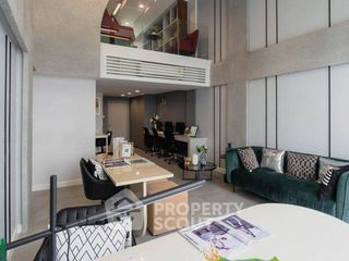 Casa adosada en venta de 2 habitaciones en Pom Prap Sattru Phai, Bangkok