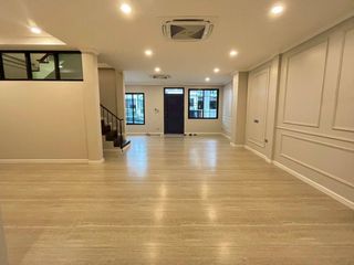 For rent 3 bedrooms townhouse in Khlong Toei, Bangkok