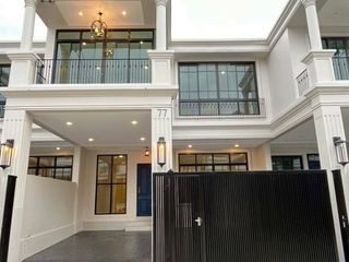 For rent 3 bedrooms townhouse in Khlong Toei, Bangkok