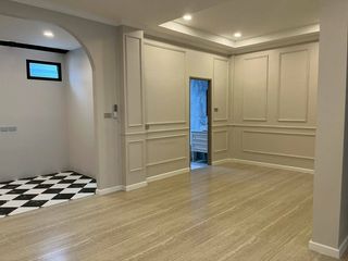 For rent 3 bedrooms townhouse in Khlong Toei, Bangkok