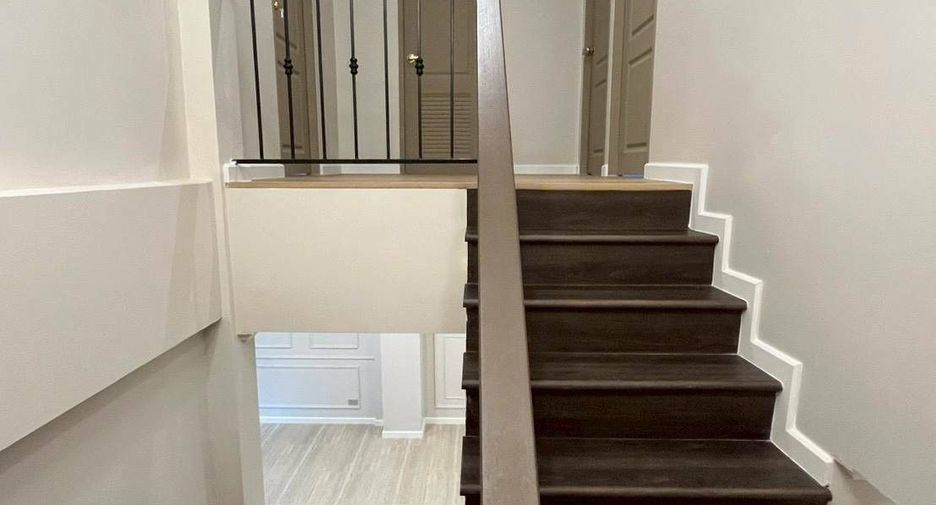 For rent 3 bedrooms townhouse in Khlong Toei, Bangkok