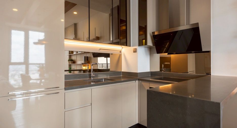 Condo en venta y en alquiler de 2 habitaciones en Watthana, Bangkok
