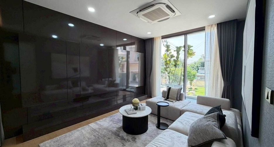 Casa en venta de 4 habitaciones en Lat Krabang, Bangkok