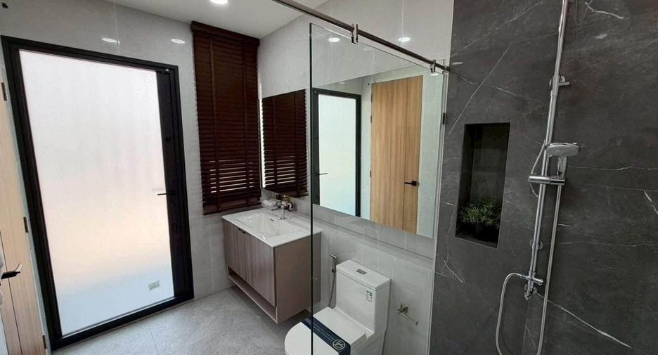 Casa en venta de 4 habitaciones en Lat Krabang, Bangkok